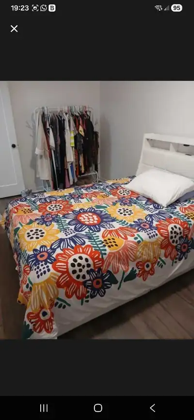 **Languages spoken:** English, French, and Spanish. Spacious Rooms for Rent – Ideal for Students & Y...