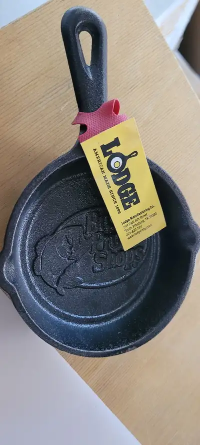 New "mini" cast iron skillet spoon rest Lodge 3.5" diameter, View more