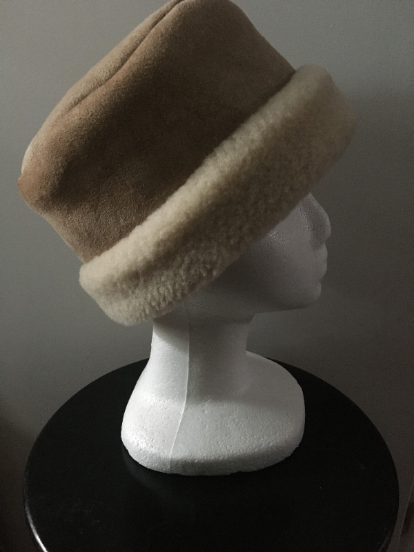 Hat mouton dans Femmes - Autre  à Ville de Montréal - Image 3