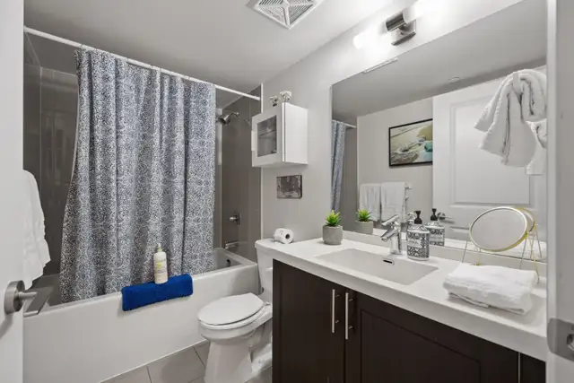Furnished 2BR Condo – Short-Term Stay – Parking, Pool & Gym in Ontario in Canada - Image 6