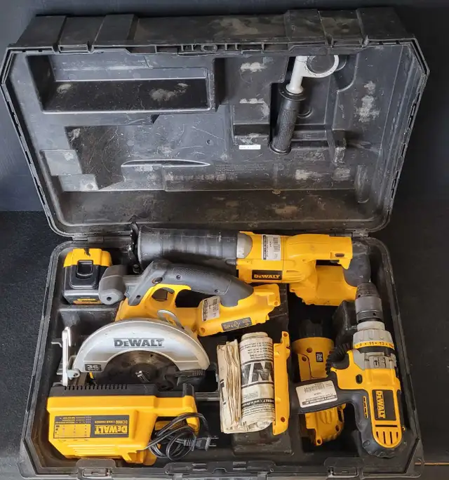 4PC Dewalt W/Drill/2Saws/Light/Case (13594038) in Power Tools in Calgary - Image 2