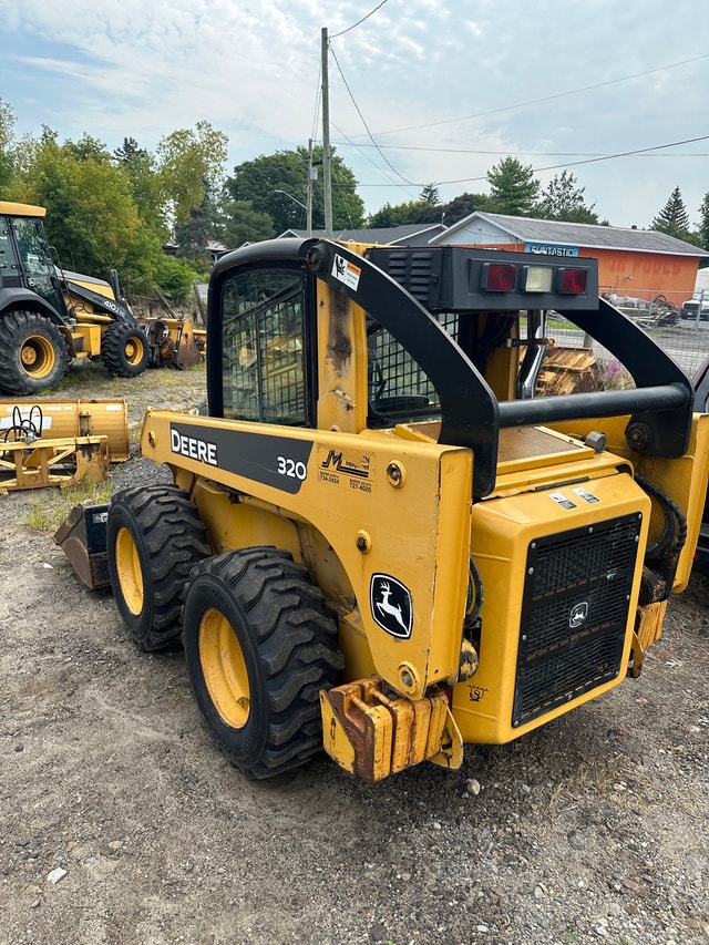 2007 John Deere 320 Skid Steer , New Tires , Very Nice Heavy Equipment Ottawa Kijiji