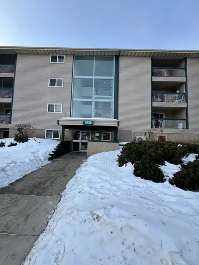 Clean and well-maintained 1 bed, 1 bath condo in Pollard Meadows. Bright living space, walk-in close...