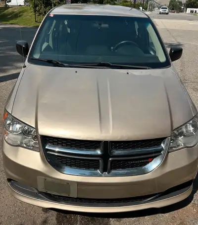 Looking for a reliable family vehicle? Check out this 2016 Dodge Grand Caravan with 136,195 kilomete...