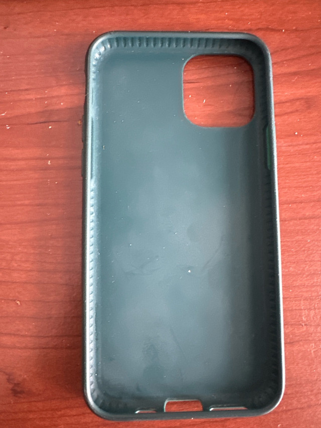 iPhone 11 Pro case   / iPhone 12 case otter box defender dans Accessoires pour cellulaires  à Ville de Montréal