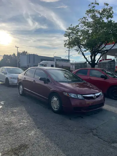 Honda Civic 2009, 1.8L automatique, en excellent état. Moteur et boîte de vitesses en parfait état....