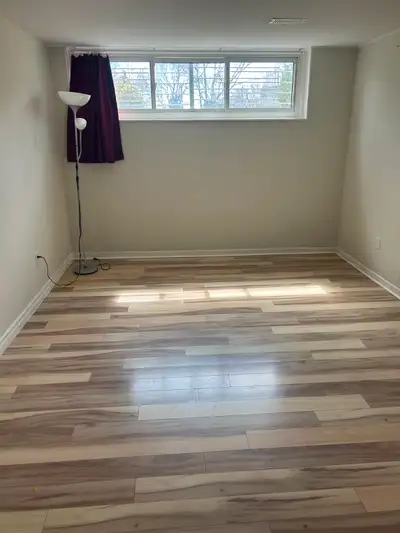 Private room for rent - bright semi-basement room with large window in North York Located at Bayview...