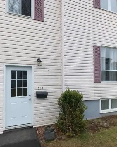 3 bedroom town house for rent @ 501 Tartan street millidge avenue House is move in ready, finished b...
