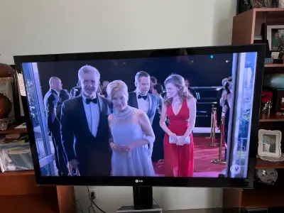 47 inch LG 3D LED tv. Comes with remote and two pair 3D glasses. Not a smart tv but has perfect pict...