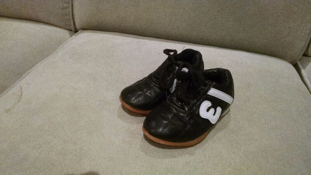 LEATHER SOCCER SPORT SHOES 2 yrs old TODDLER in Kids & Youth in Oshawa / Durham Region - Image 2