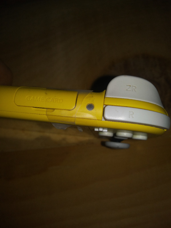 Nintendo Switch Lite (Jaune)/(Yellow) Et Chargeur/And Charger dans La Nintendo Switch  à Laurentides - Image 3