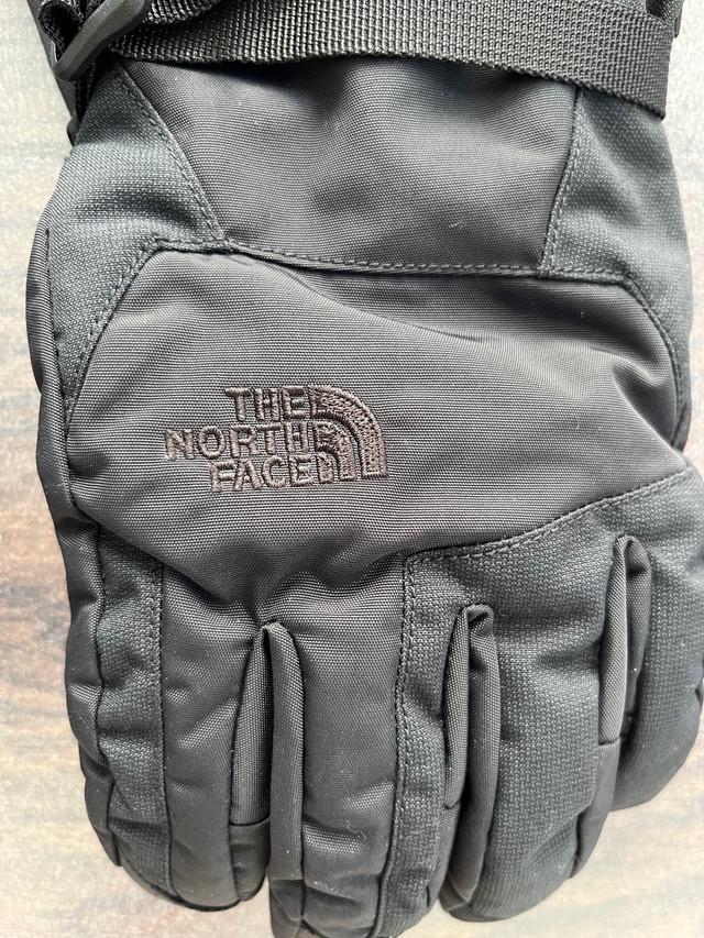 Unisex North Face Montana Gloves, Size Small in Other in City of Toronto