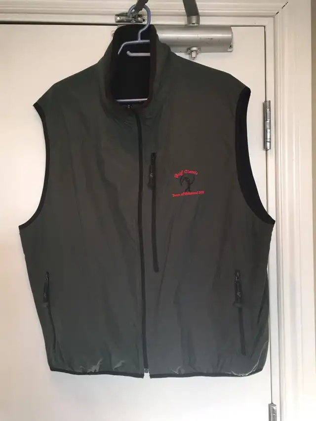 NEW PRICE - Reversible Vest in Men's in Belleville - Image 2
