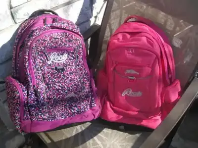 Pour Deux (2) Roots Sac a Dos/ Two Roots School Backpacks - 25$, View more