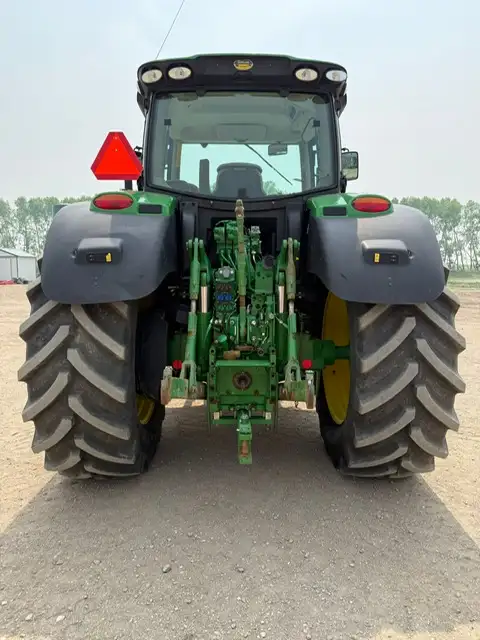 John Deere 6195R tractor with loader dans Équipement agricole dans Saskatoon - Image 10
