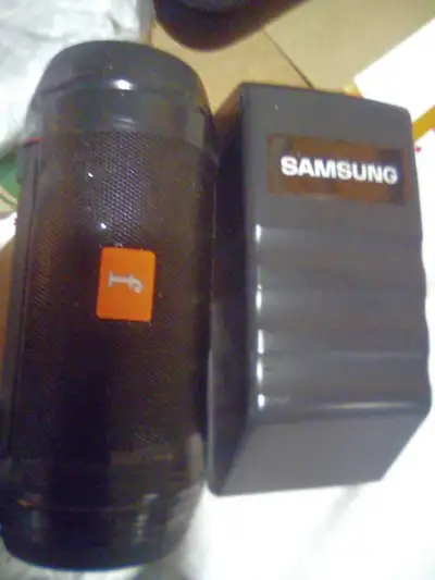 This used Samsung battery pack comes with a speaker for on-the-go power and audio. The battery pack...