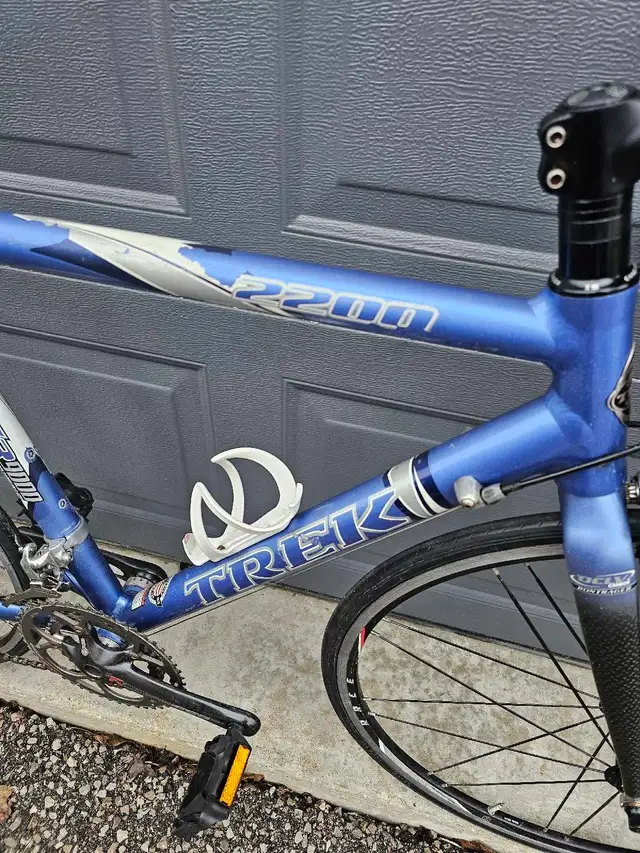 Trek 2200 ZR 9000 Road Bike  in Road in City of Toronto - Image 7