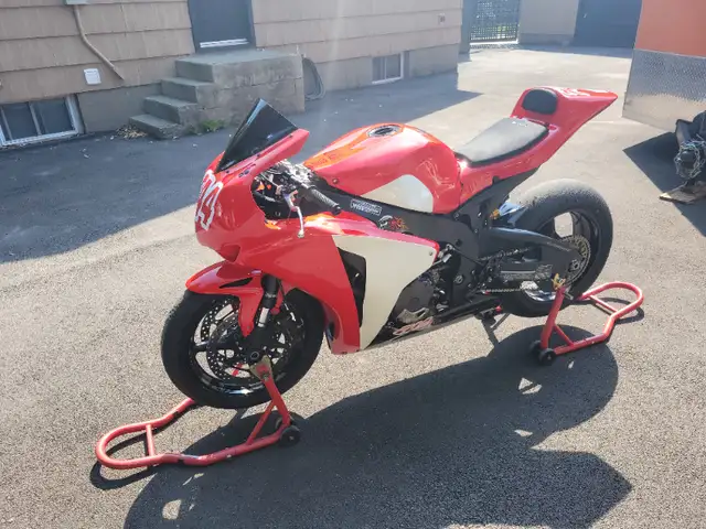 2008 Honda CBR 1000RR in Sport Bikes in St. Catharines - Image 2