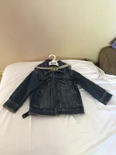Size 5/6 jean jacket. Or rain Côat $20 each