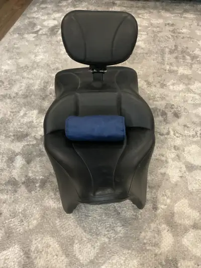 Virtually new Ultimate tall boy touring seat for Harley Davidson. Purchased it last year for my 2019...