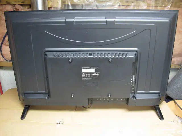 Exc. fully working "40 Westinghouse Smart TV 1080p FHD 3x HDMI in TVs in City of Toronto - Image 9