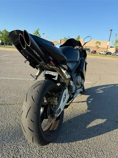Low km with only 22000km Clean bike runs good no complaints Comes with ownership