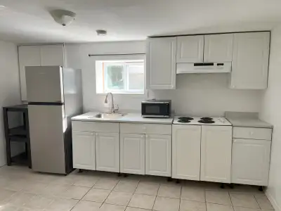 One Bedroom Basement Apartment Available (Yonge and Steeles)