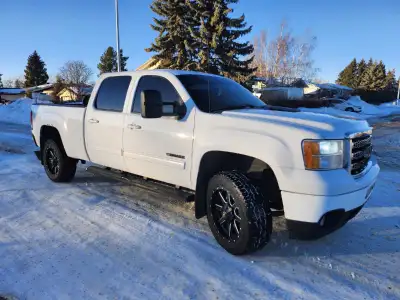 NEEDS HEAD GASKET My dad his 2014 duramax for sale that needs a head gasket reflecting the price. Ha...