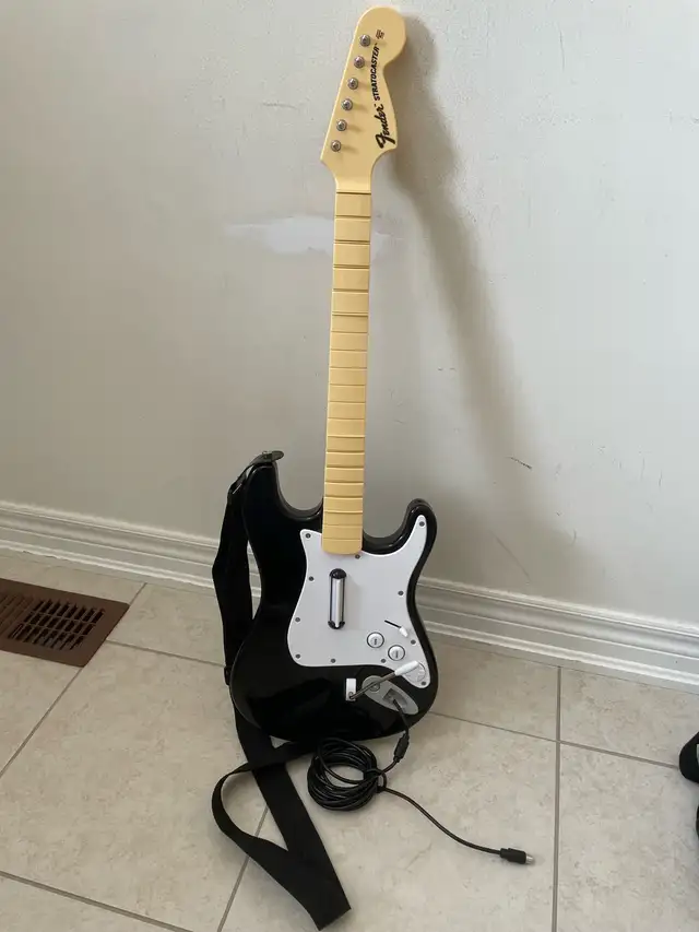 Fender Stratocaster Guitar Hero Controller xbox 360 in Guitars in Mississauga / Peel Region - Image 2
