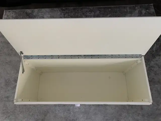Kids wooden toy chest in Hutches & Display Cabinets in Winnipeg - Image 4