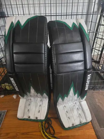 vaughn v9 goalie pads, View more