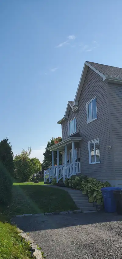 Appartement d'un duplex, 2 chambres, 2Stationnements, cabanon
