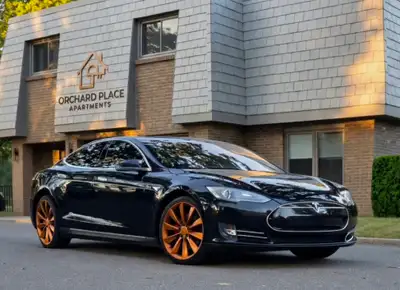 Tesla Model S — MCU2 / 21" Wheels / Air Suspension Model S 60 with rear-wheel drive (RWD), 60 kWh ba...