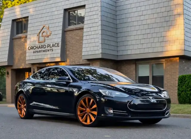 Tesla Model S 