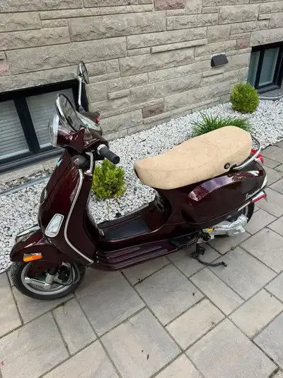 2012 Vespa LX 50cc In immaculate condition. It’s brand new. Only has 77km on it. Bought off a family...