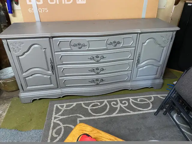 Dresser in Dressers & Wardrobes in Oakville / Halton Region - Image 3