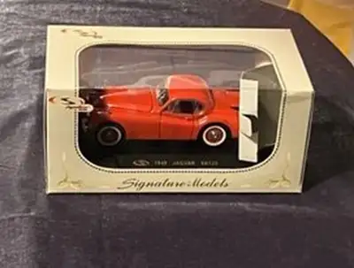 à vendre / FOR SALE : Une Voiturette de Collection / Collection CAR 1949 "JAGUAR XK120". OR / OU EXC...