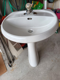 WHITE PEDESTAL SINK WITH MOEN TAPS  LIKE NEW PICK UP MISS $50