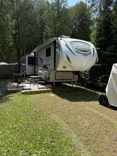 Selling my 2019 5th wheel this trailer has only around 70 miles on it.Bought new in September of 201...