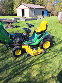 John Deere D170 Lawn Tractor