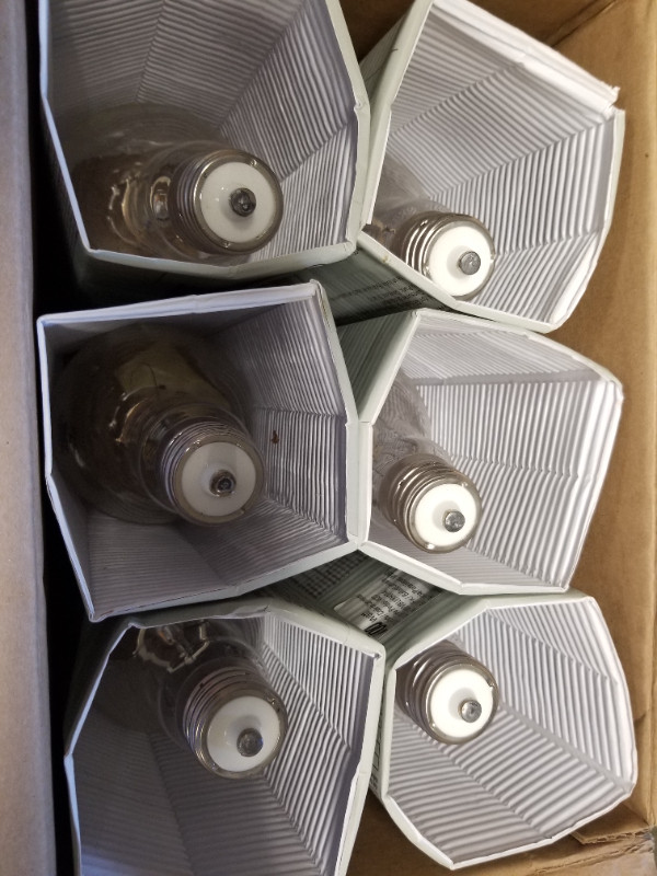 NEW  400 Watt Metal Halide HID Bulbs in Other Business & Industrial in Oakville / Halton Region - Image 3