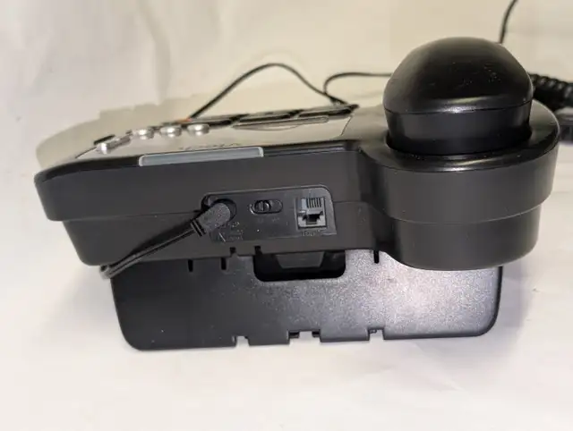 VTech CD1281 corded big button telephone in Home Phones & Answering Machines in Stratford - Image 6
