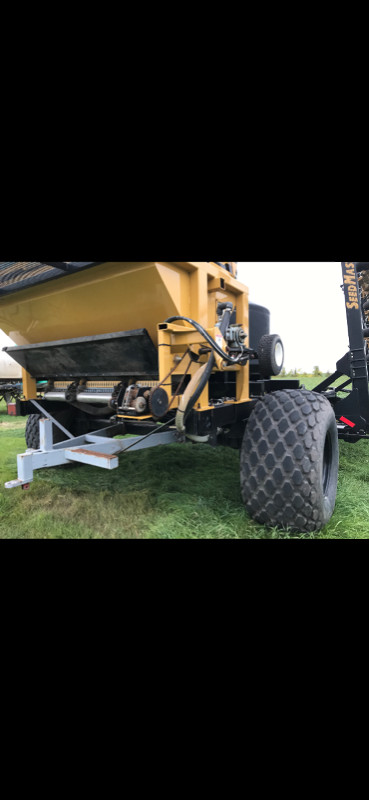 Seedmaster in Farming Equipment in Lloydminster - Image 4