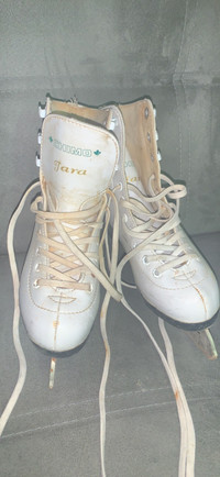 Chino Tara Figure skates size 13