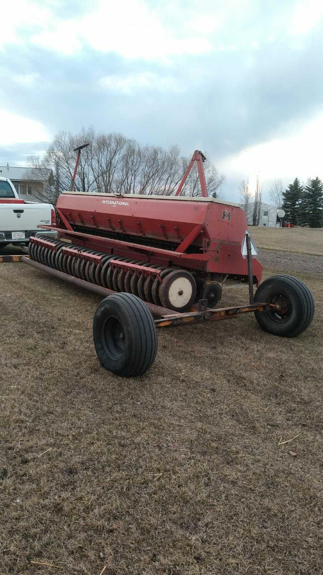 International 620 box drill and field disc  in Farming Equipment in Red Deer
