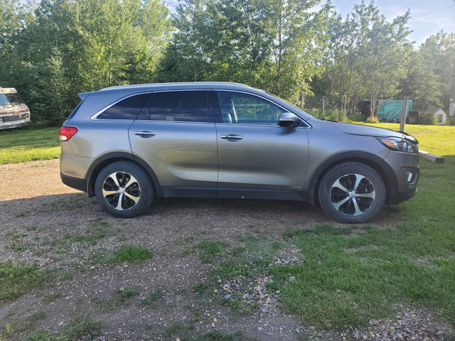 2016 kia Sorento gtx in Cars & Trucks in Edmonton
