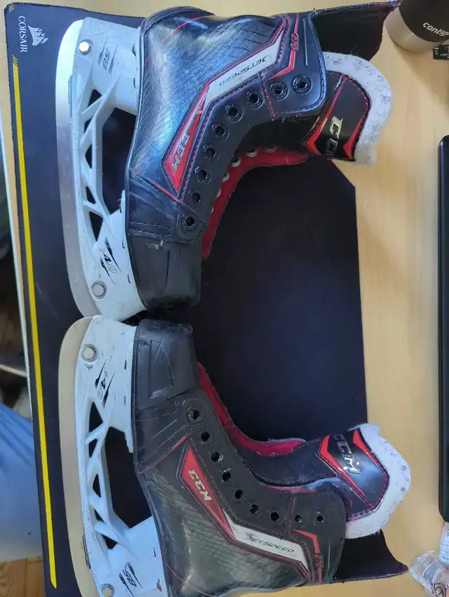 CCM Jetspeed 270 2 D in Hockey in London - Image 2