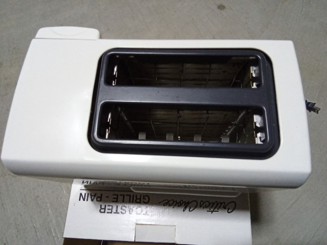 Wide slot toaster in Toasters & Toaster Ovens in Markham / York Region