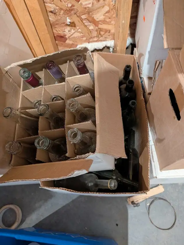 Wine bottles 63234962309761122