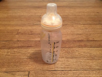Medela Calma System Baby Bottle 250ml / 8oz LIKE NEW